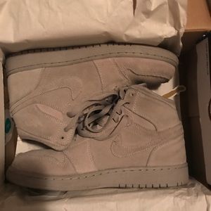 Jordan 1s size 6
